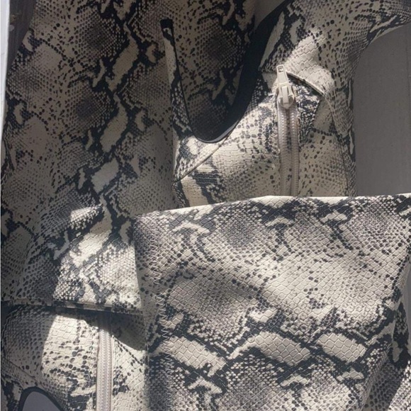 Steve Madden snake skin Dominique boot - Picture 4 of 5